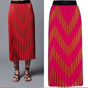 Le Superbe Chevron Pleated
Skirt